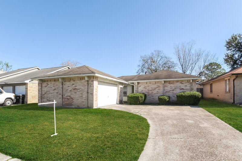 2,100/Mo, 11426 Bethnal Green Dr Houston, TX 77066 External View