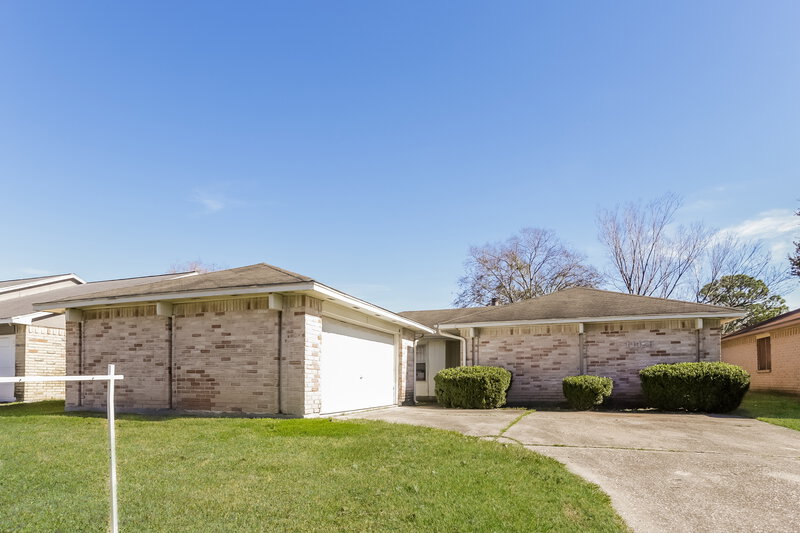 2,100/Mo, 11426 Bethnal Green Dr Houston, TX 77066 Front View