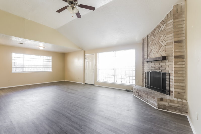 2,100/Mo, 11426 Bethnal Green Dr Houston, TX 77066 Living Room View