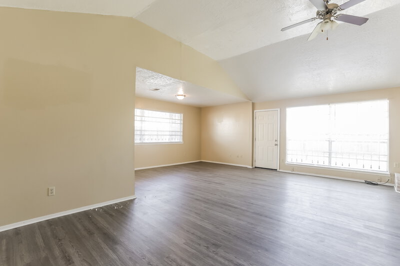 2,100/Mo, 11426 Bethnal Green Dr Houston, TX 77066 Living Room View 3