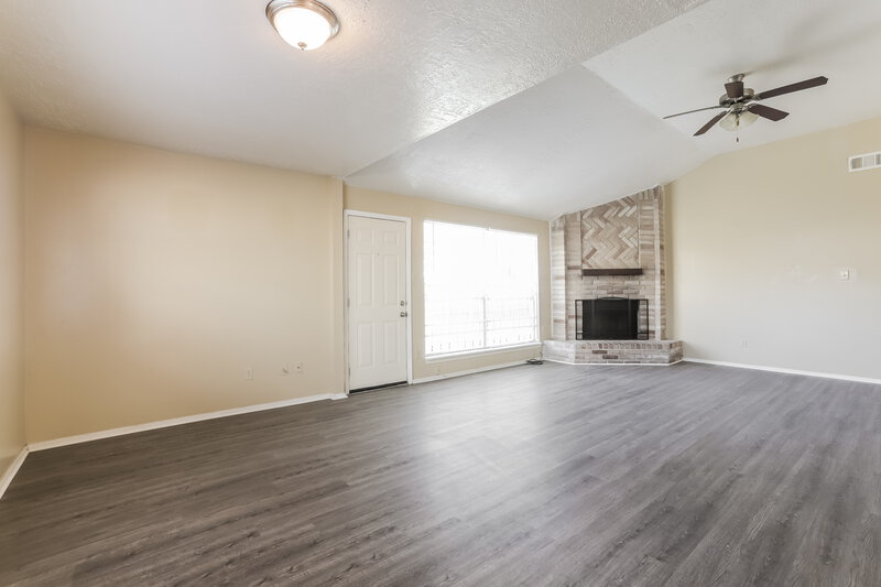2,100/Mo, 11426 Bethnal Green Dr Houston, TX 77066 Living Room View 4