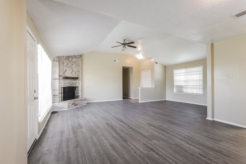 2,100/Mo, 11426 Bethnal Green Dr Houston, TX 77066 Living Room View 5