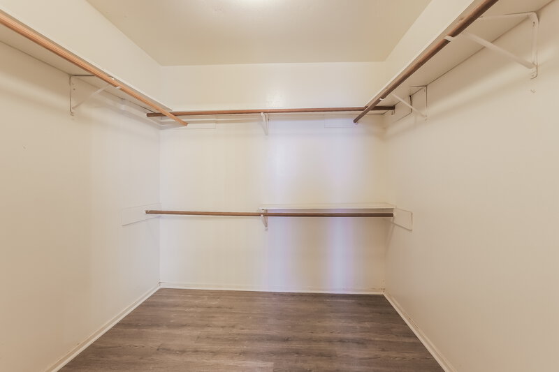 2,100/Mo, 11426 Bethnal Green Dr Houston, TX 77066 Walk In Closet View