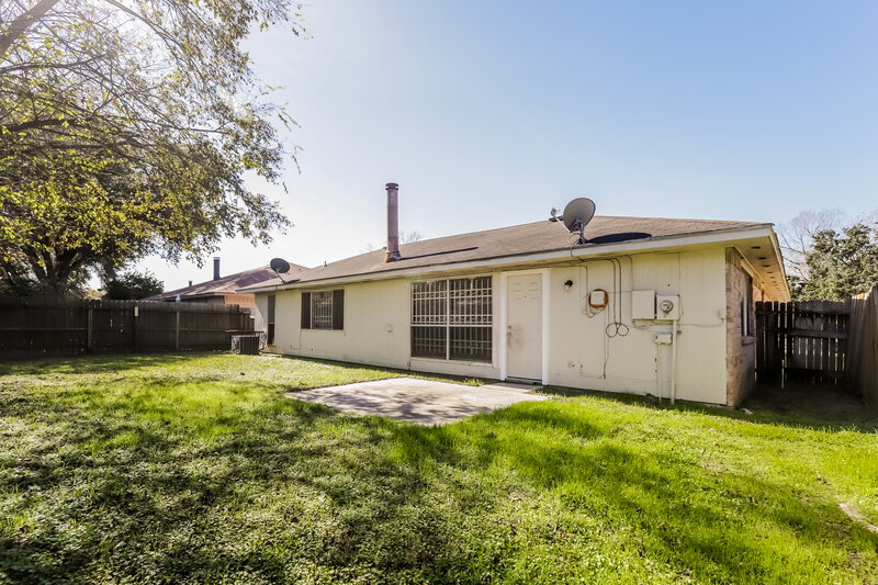 2,100/Mo, 11426 Bethnal Green Dr Houston, TX 77066 Rear View