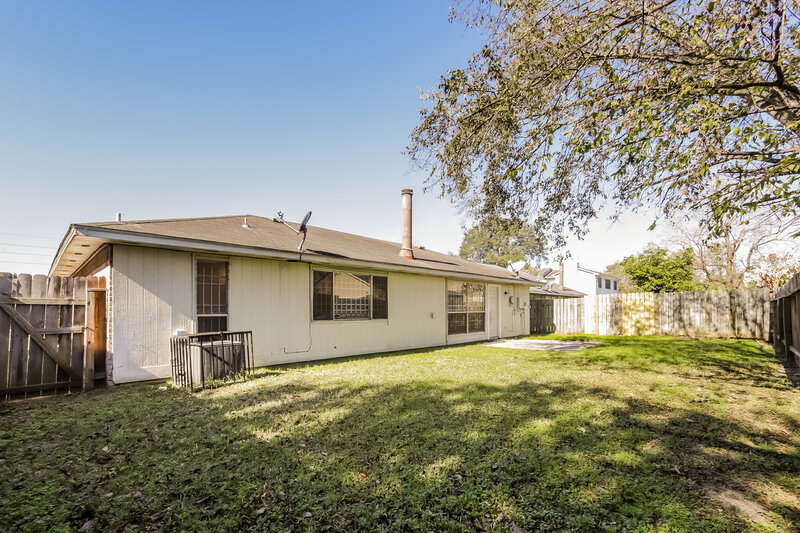 2,100/Mo, 11426 Bethnal Green Dr Houston, TX 77066 Rear View 2