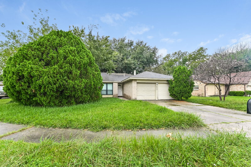 1,590/Mo, 14111 Sandy Point Ln Houston, TX 77066 Front View