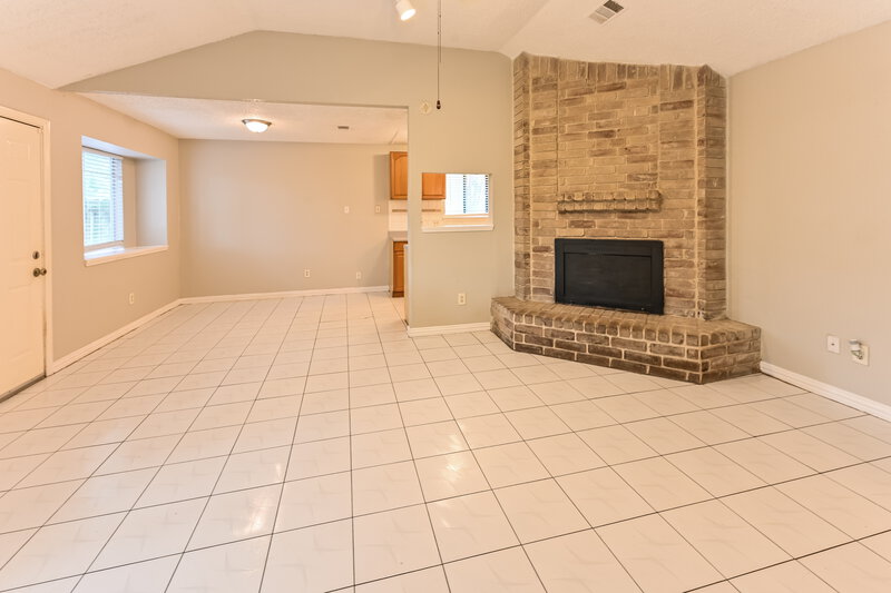 1,590/Mo, 14111 Sandy Point Ln Houston, TX 77066 Living Room View