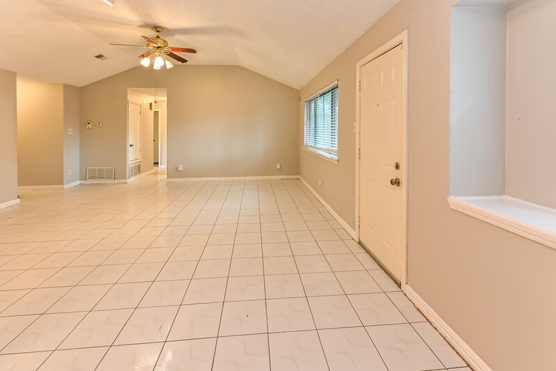 1,590/Mo, 14111 Sandy Point Ln Houston, TX 77066 Living Room View 5