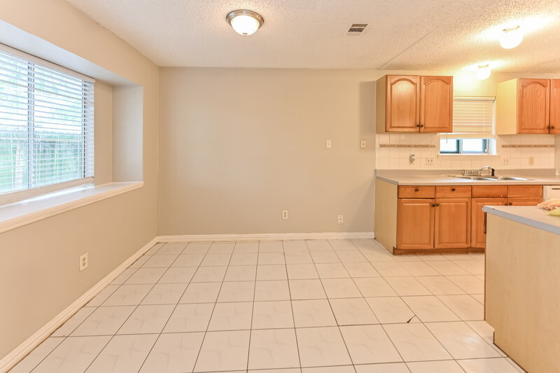 1,590/Mo, 14111 Sandy Point Ln Houston, TX 77066 Dining Room View 2