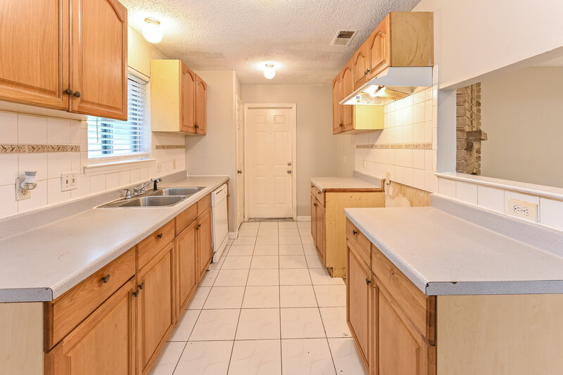 1,590/Mo, 14111 Sandy Point Ln Houston, TX 77066 Kitchen View 2
