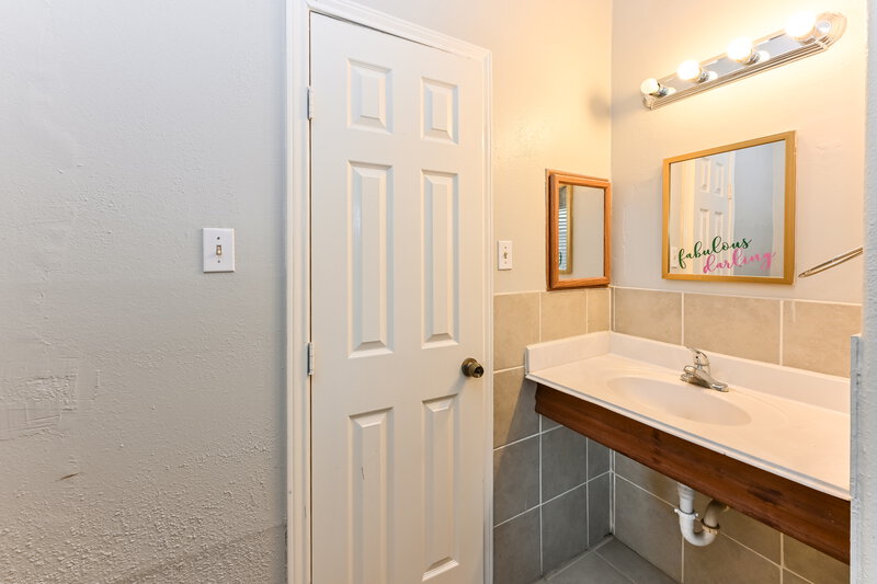 1,590/Mo, 14111 Sandy Point Ln Houston, TX 77066 Main Bathroom View