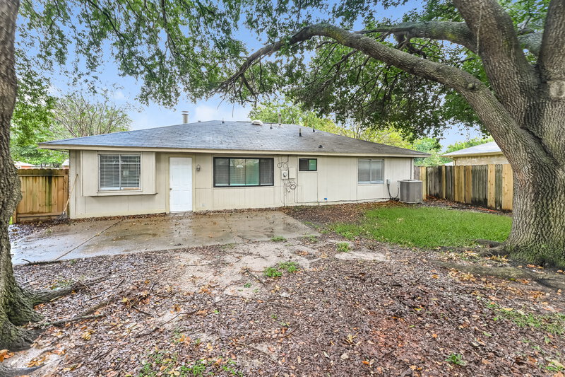 1,590/Mo, 14111 Sandy Point Ln Houston, TX 77066 Rear View 2