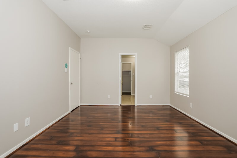 1,925/Mo, 2202 Tomlinson Trail Dr Houston, TX 77067 Main Bedroom View 2