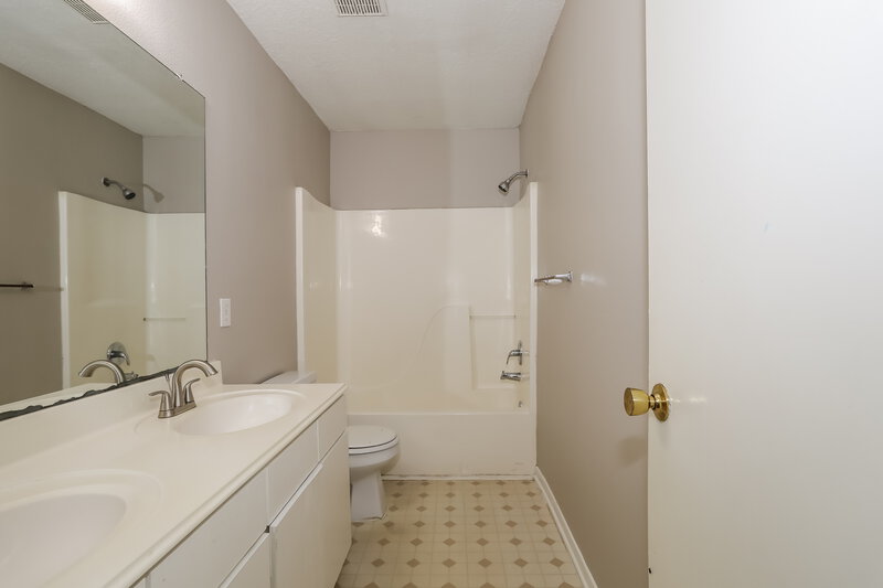 1,925/Mo, 2202 Tomlinson Trail Dr Houston, TX 77067 Bathroom View