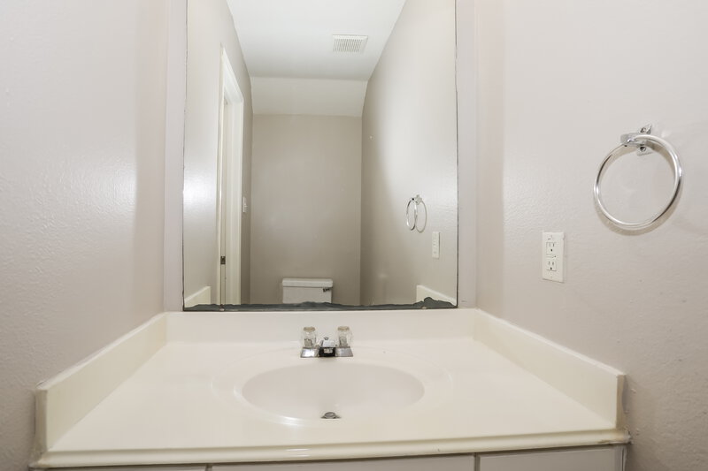 1,925/Mo, 2202 Tomlinson Trail Dr Houston, TX 77067 Bathroom View 2