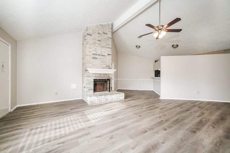 1,725/Mo, 11907 Conifer Springs Ln Houston, TX 77067 Living Room View 2