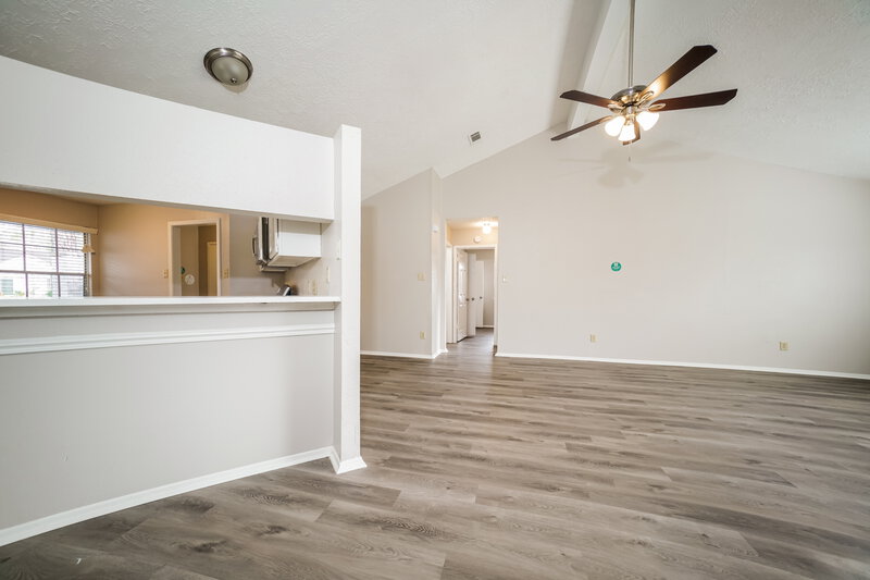 1,725/Mo, 11907 Conifer Springs Ln Houston, TX 77067 Living Room View 3