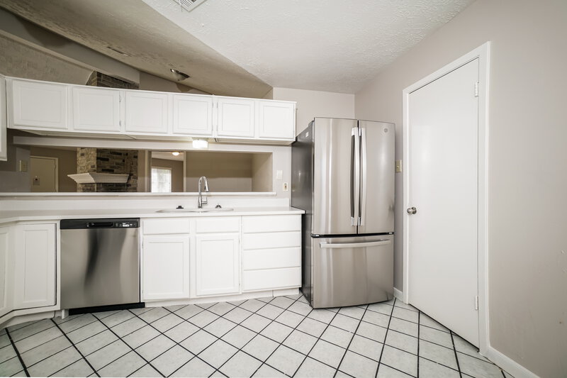1,725/Mo, 11907 Conifer Springs Ln Houston, TX 77067 Kitchen View