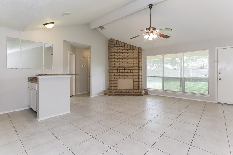 1,870/Mo, 2311 W Greens Rd Houston, TX 77067 Living Room View