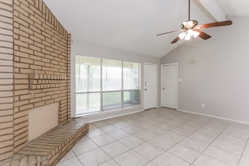 1,870/Mo, 2311 W Greens Rd Houston, TX 77067 Living Room View 3