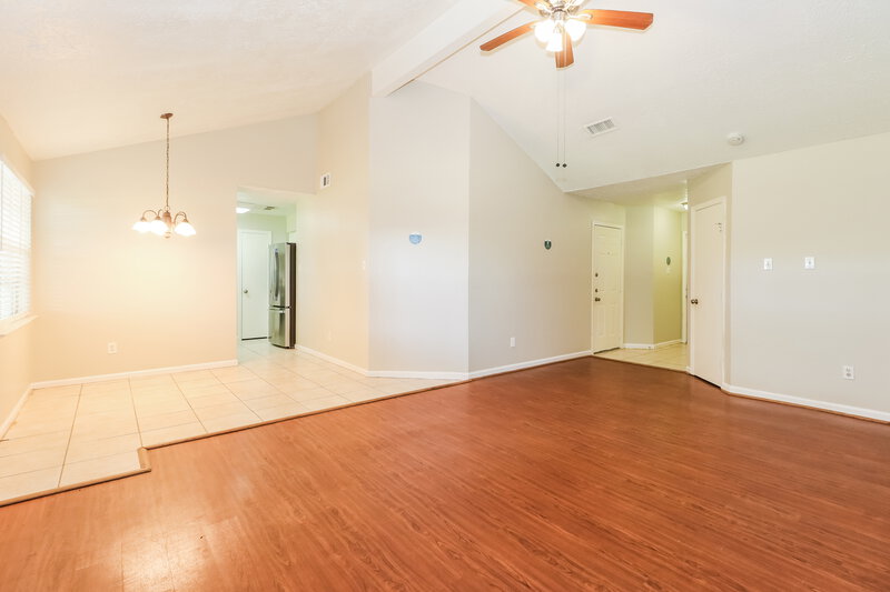 1,570/Mo, 11711 Spruce Mountain Dr Houston, TX 77067 Living Room View 3