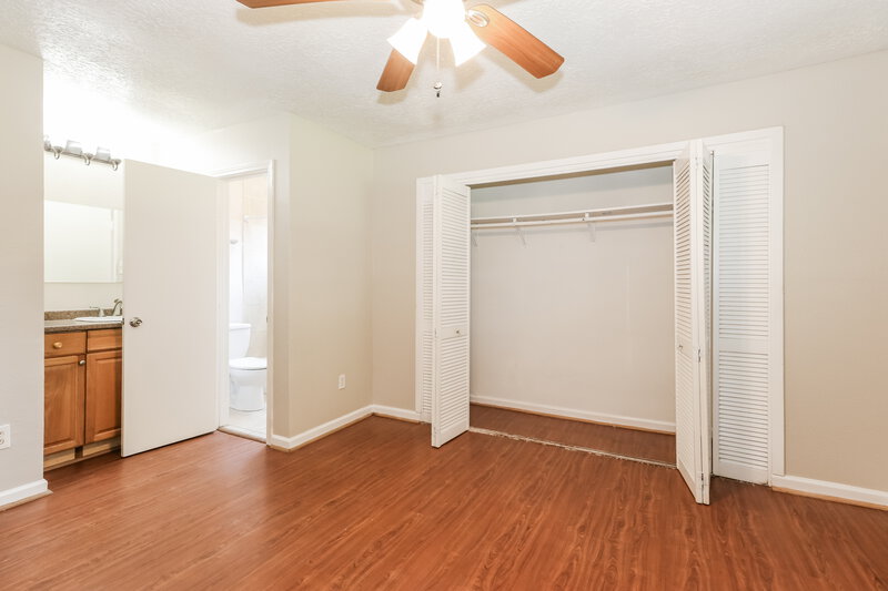 1,570/Mo, 11711 Spruce Mountain Dr Houston, TX 77067 Main Bedroom View 2