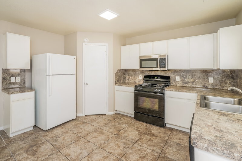 1,985/Mo, 10822 Orchard Springs Dr Houston, TX 77067 Kitchen View