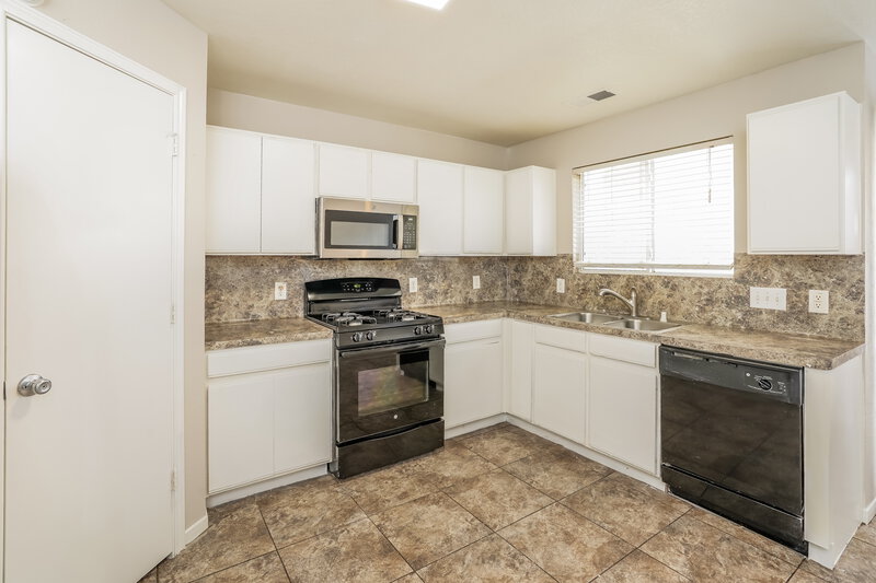 1,985/Mo, 10822 Orchard Springs Dr Houston, TX 77067 Kitchen View 2