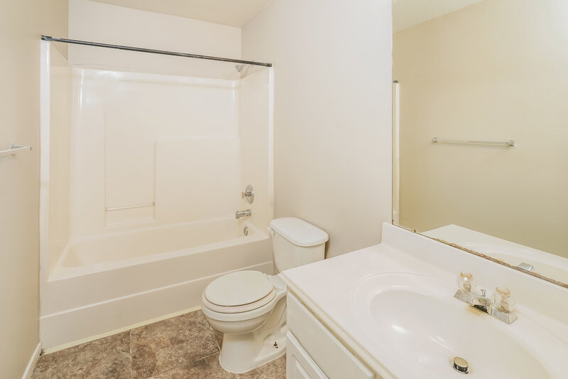1,985/Mo, 10822 Orchard Springs Dr Houston, TX 77067 Bathroom View