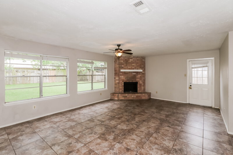1,710/Mo, 11923 Yeatmah Ln Houston, TX 77067 Living Room View 3