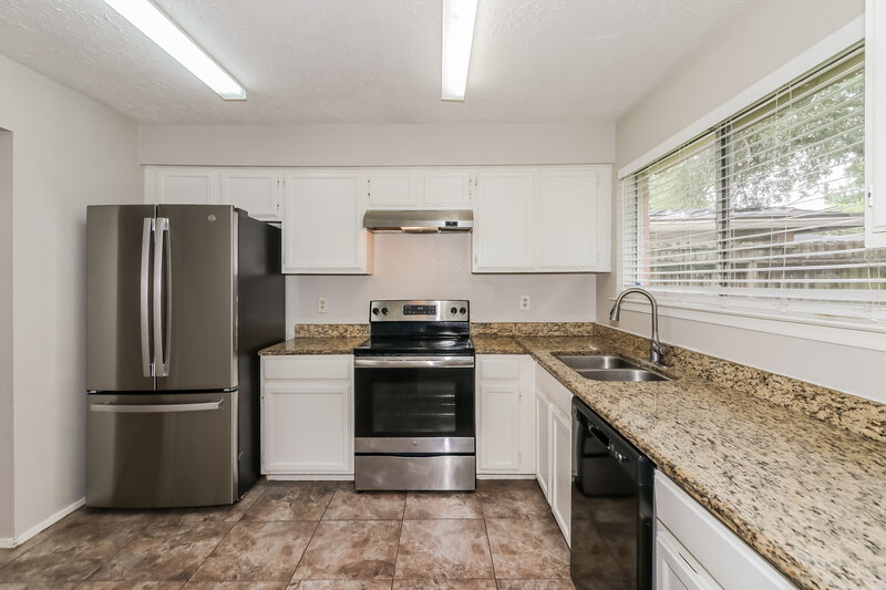 1,710/Mo, 11923 Yeatmah Ln Houston, TX 77067 Kitchen View 2