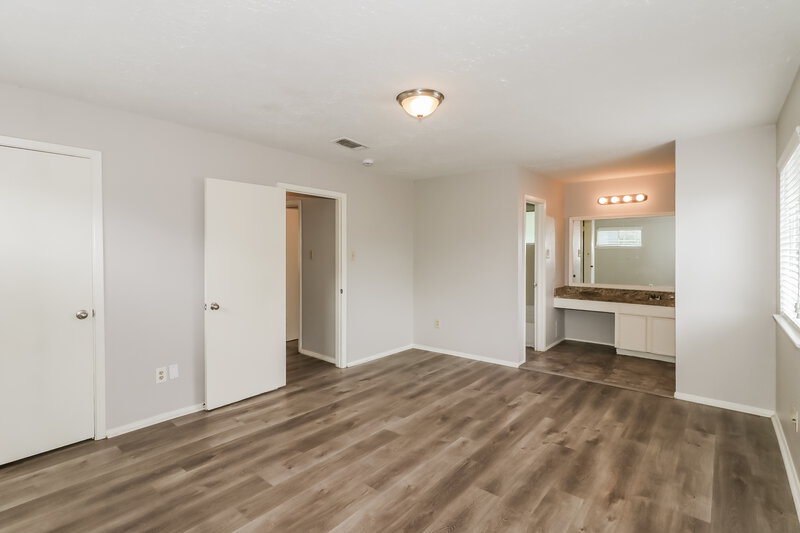 1,710/Mo, 11923 Yeatmah Ln Houston, TX 77067 Main Bedroom View 2