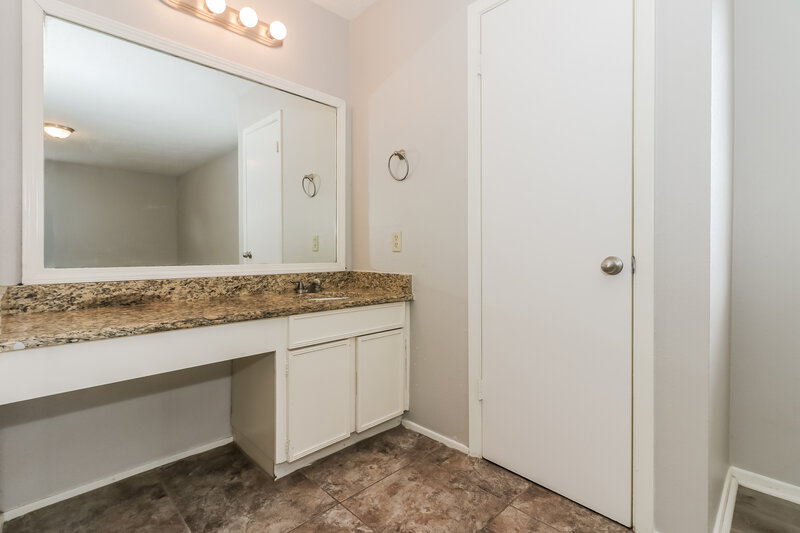 1,710/Mo, 11923 Yeatmah Ln Houston, TX 77067 Main Bathroom View 2