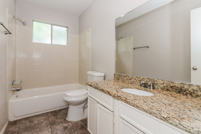 1,710/Mo, 11923 Yeatmah Ln Houston, TX 77067 Bathroom View