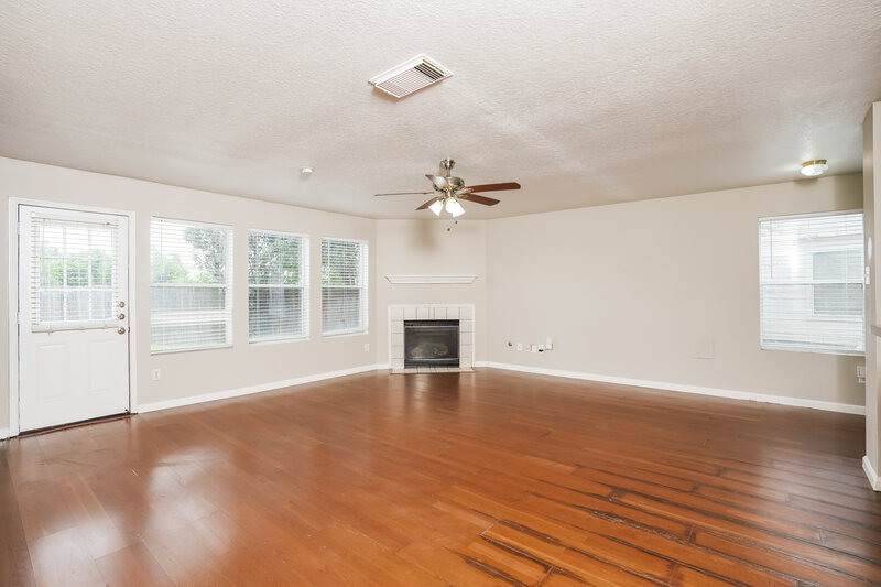 2,050/Mo, 10806 Gable Hill Ln Houston, TX 77067 Living Room View