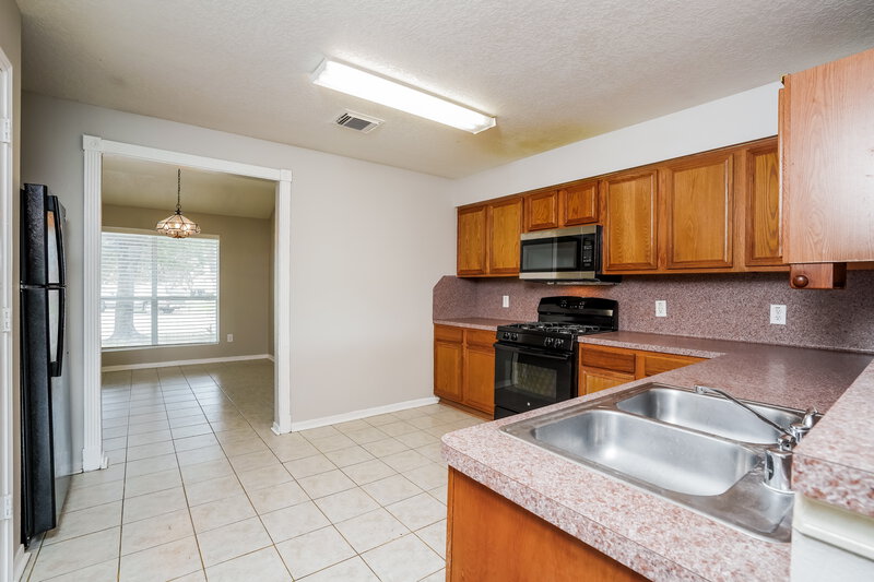 2,050/Mo, 10806 Gable Hill Ln Houston, TX 77067 Kitchen View 2