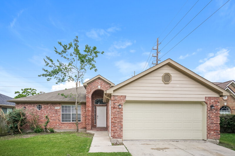0/Mo, 2527 Grand Canyon Dr Houston, TX 77067 External View