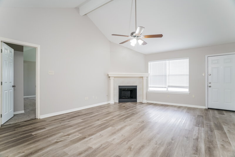 0/Mo, 2527 Grand Canyon Dr Houston, TX 77067 Living Room View