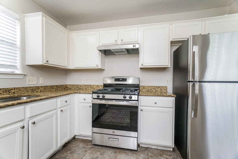 0/Mo, 2527 Grand Canyon Dr Houston, TX 77067 Kitchen View 2