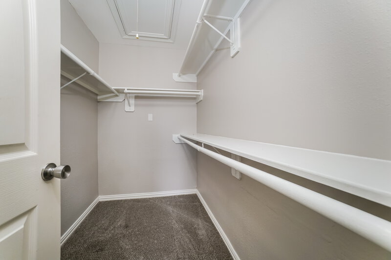 0/Mo, 2527 Grand Canyon Dr Houston, TX 77067 Walk In Closet View