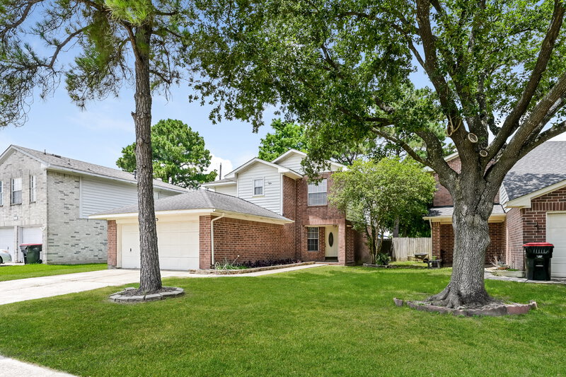 0/Mo, 10314 Timberloch Dr Houston, TX 77070 Front View