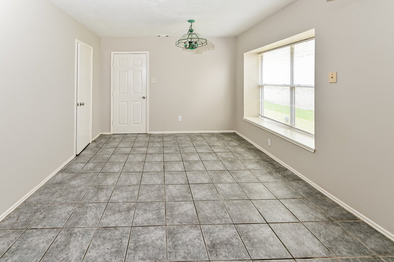 0/Mo, 10314 Timberloch Dr Houston, TX 77070 Dining Room View