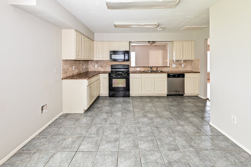0/Mo, 10314 Timberloch Dr Houston, TX 77070 Kitchen View