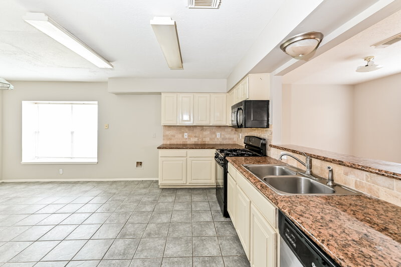 0/Mo, 10314 Timberloch Dr Houston, TX 77070 Kitchen View 2