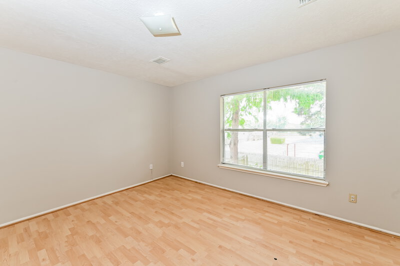 0/Mo, 10314 Timberloch Dr Houston, TX 77070 Main Bedroom View