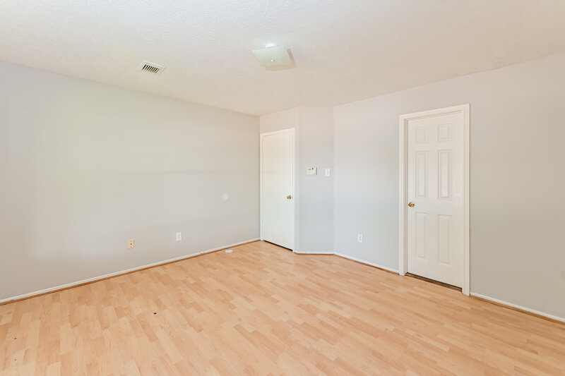 0/Mo, 10314 Timberloch Dr Houston, TX 77070 Main Bedroom View 2