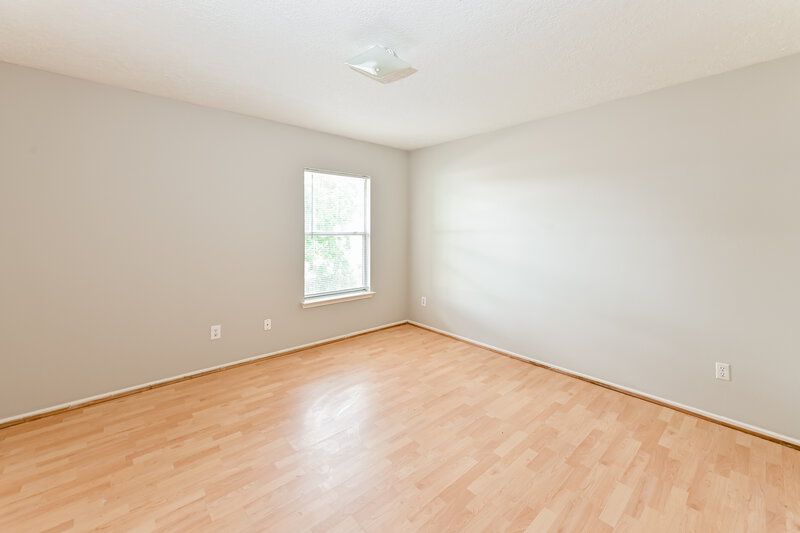 0/Mo, 10314 Timberloch Dr Houston, TX 77070 Bedroom View 2