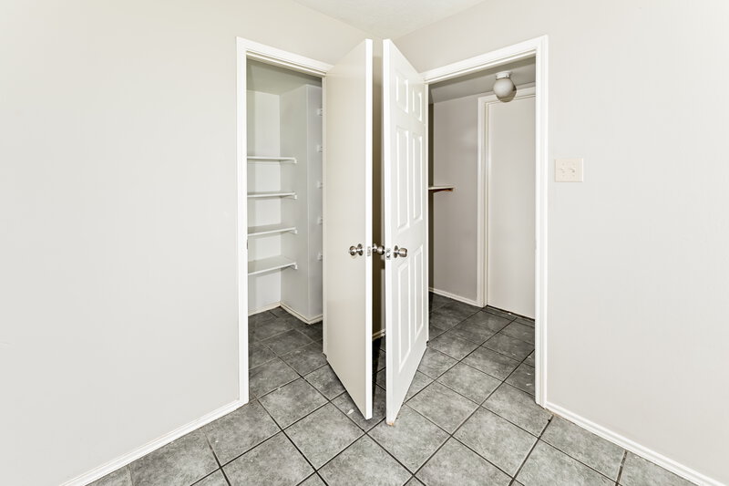 0/Mo, 10314 Timberloch Dr Houston, TX 77070 Bedroom View 5