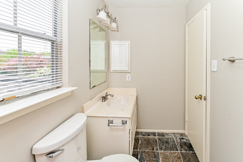 0/Mo, 10314 Timberloch Dr Houston, TX 77070 Bathroom View