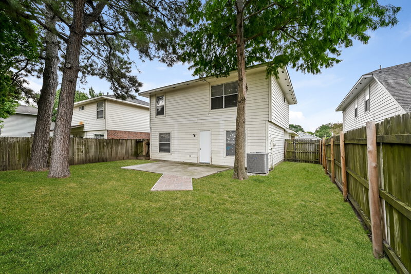 0/Mo, 10314 Timberloch Dr Houston, TX 77070 Rear View